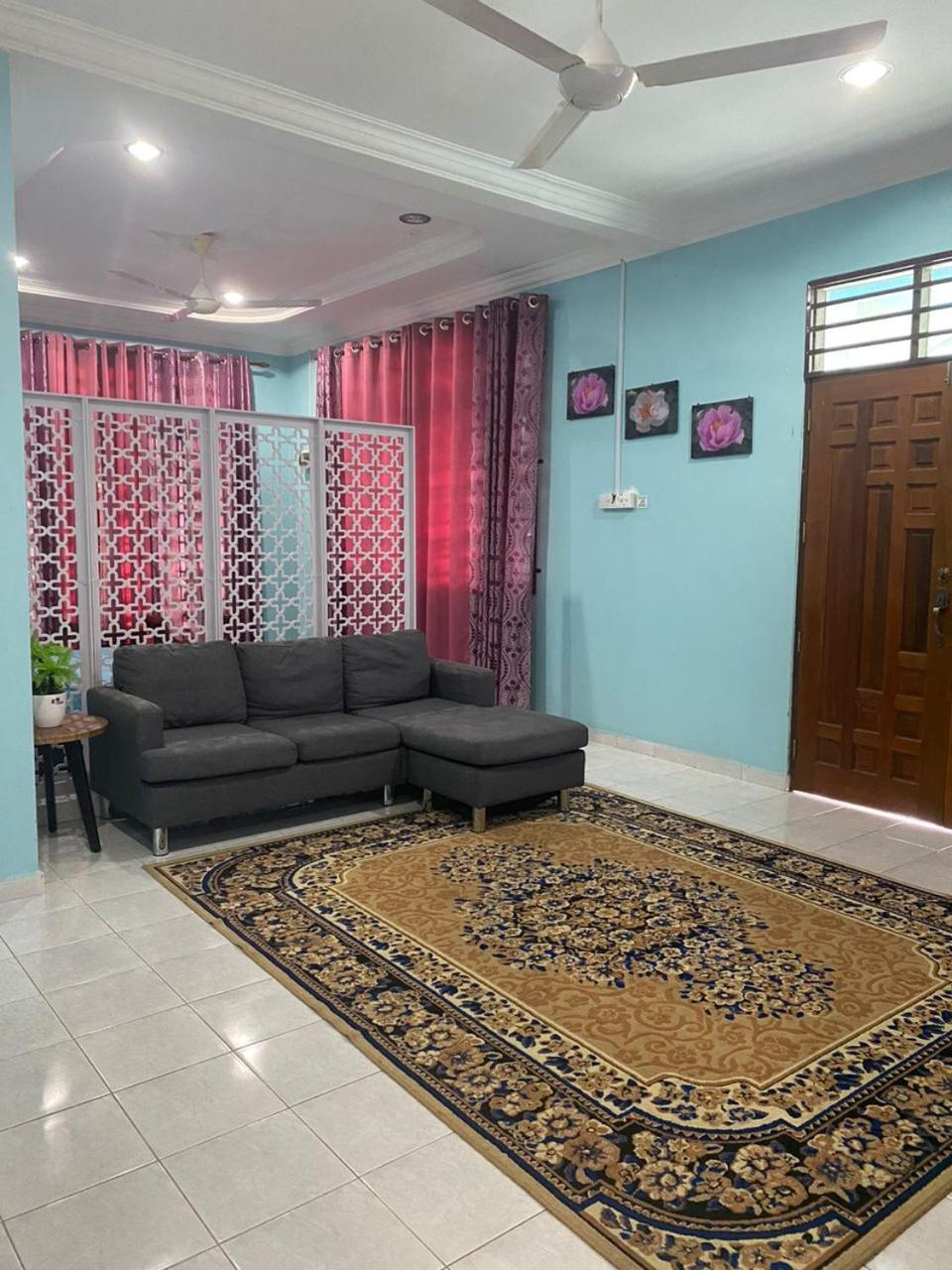 Seri Idaman Guest House Pasir Mas Exterior foto