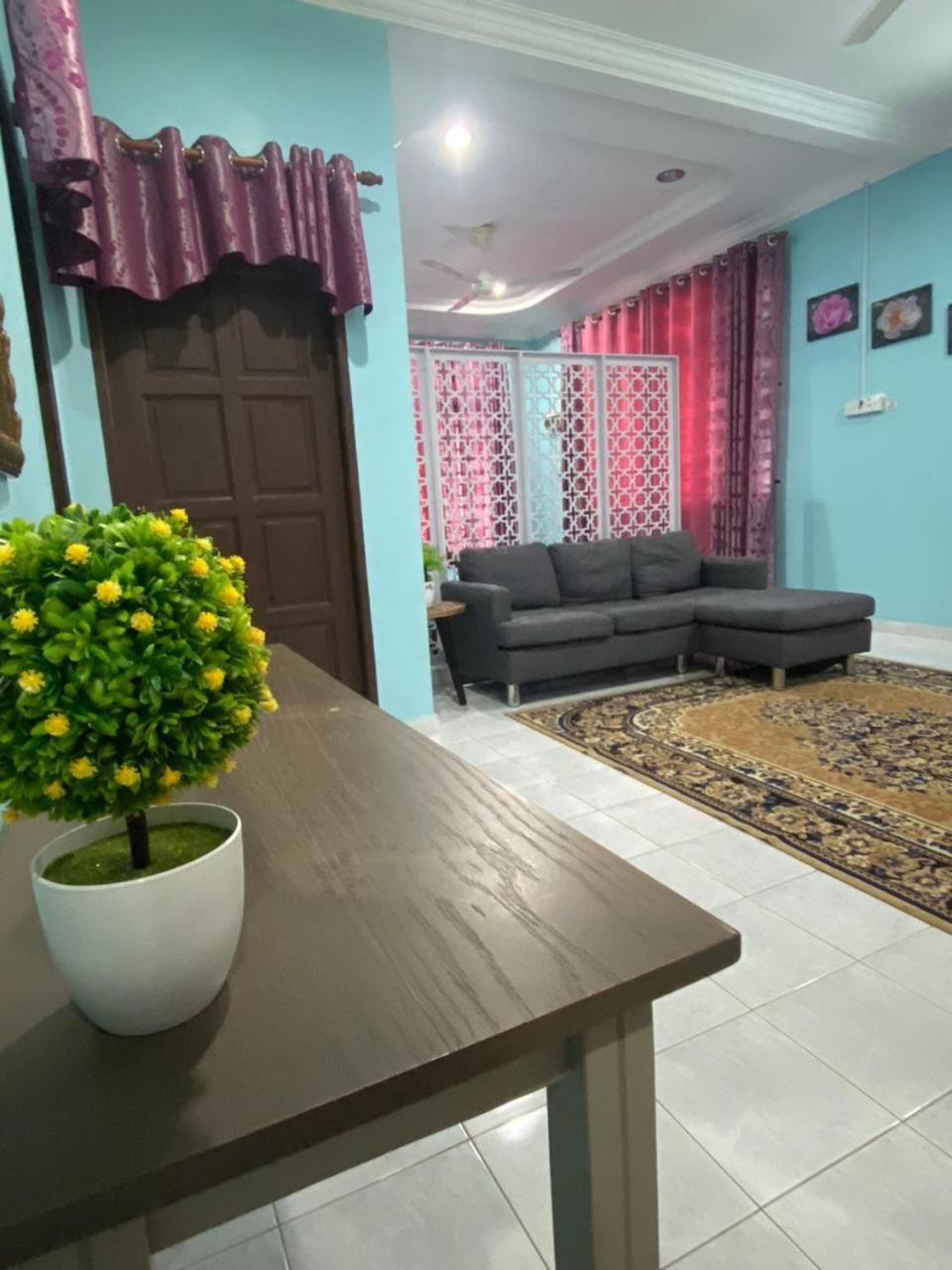 Seri Idaman Guest House Pasir Mas Exterior foto