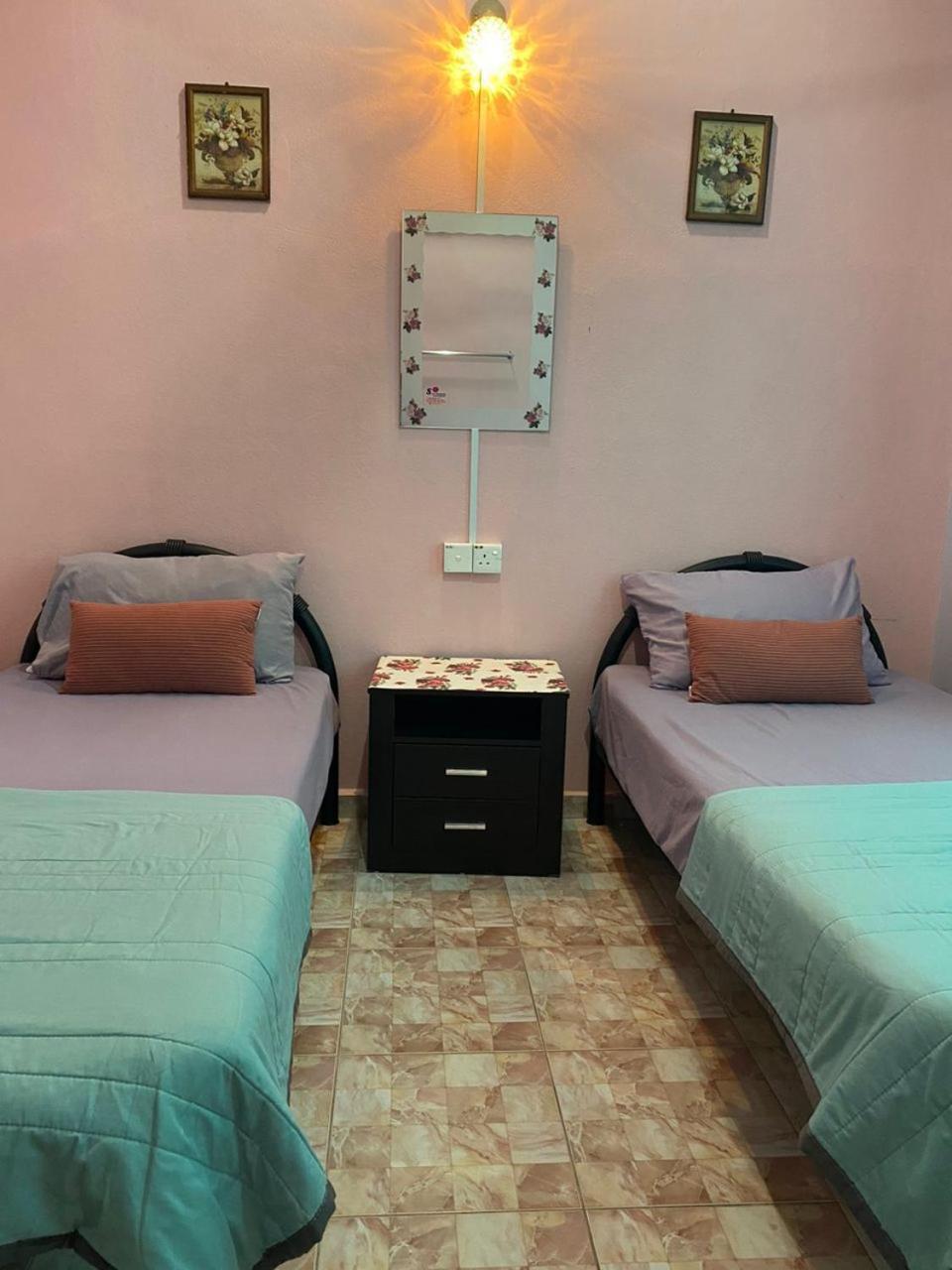 Seri Idaman Guest House Pasir Mas Exterior foto
